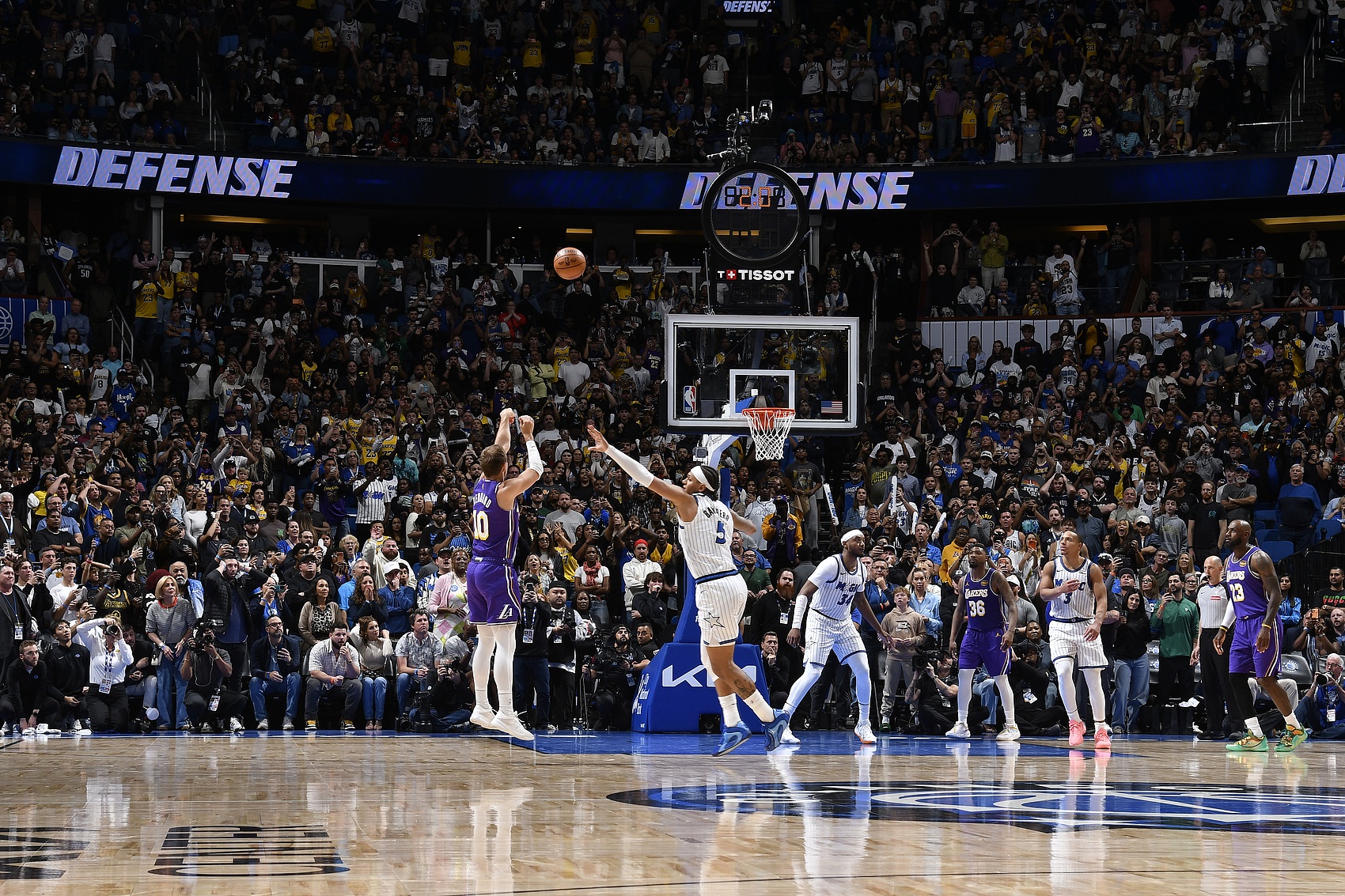 乐鱼登录入口-当东里进化老詹放权湖人9连胜完成蜕变  复制24独行侠逆袭神迹？