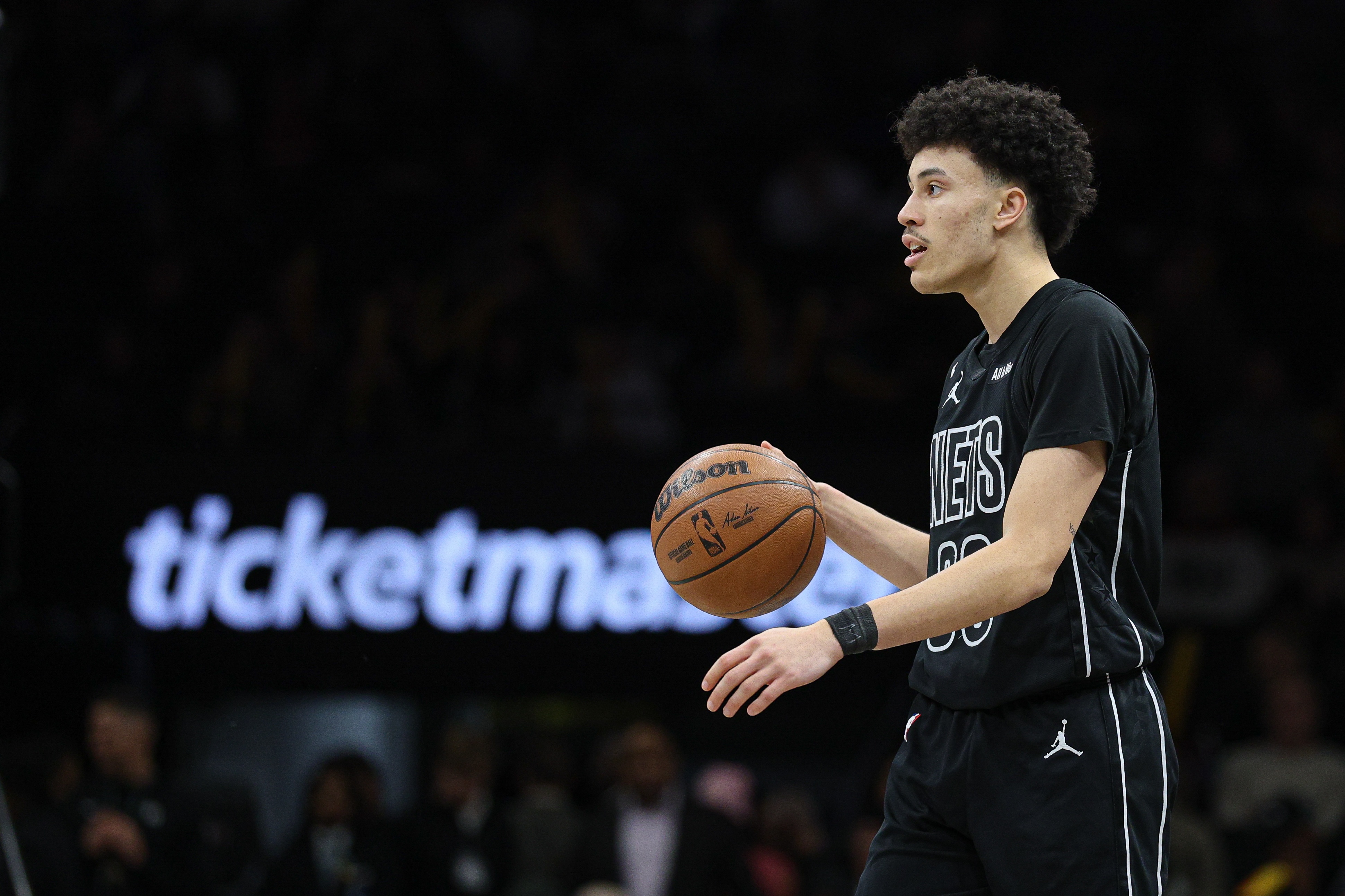 乐鱼-白热化！特拉奥雷外线开炮三分穿针 帮助篮网扳平比分