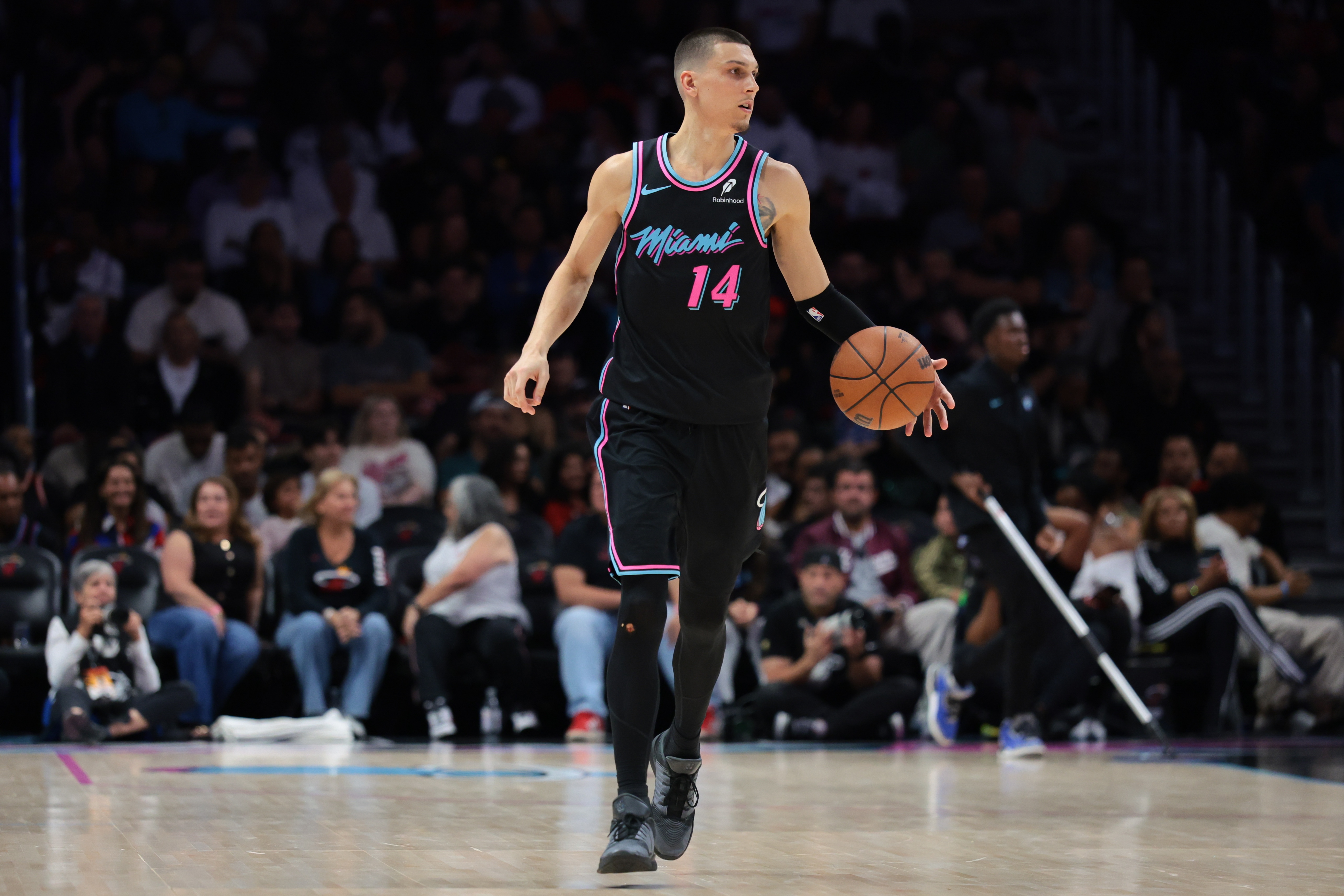 乐鱼官方网站-希罗：我一直因为吃到技术犯规被罚钱 我妈肯定不会高兴的